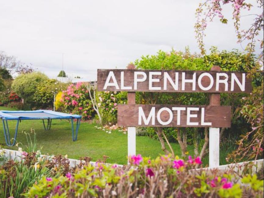 Alpenhorn Motel Te Anau Exterior photo