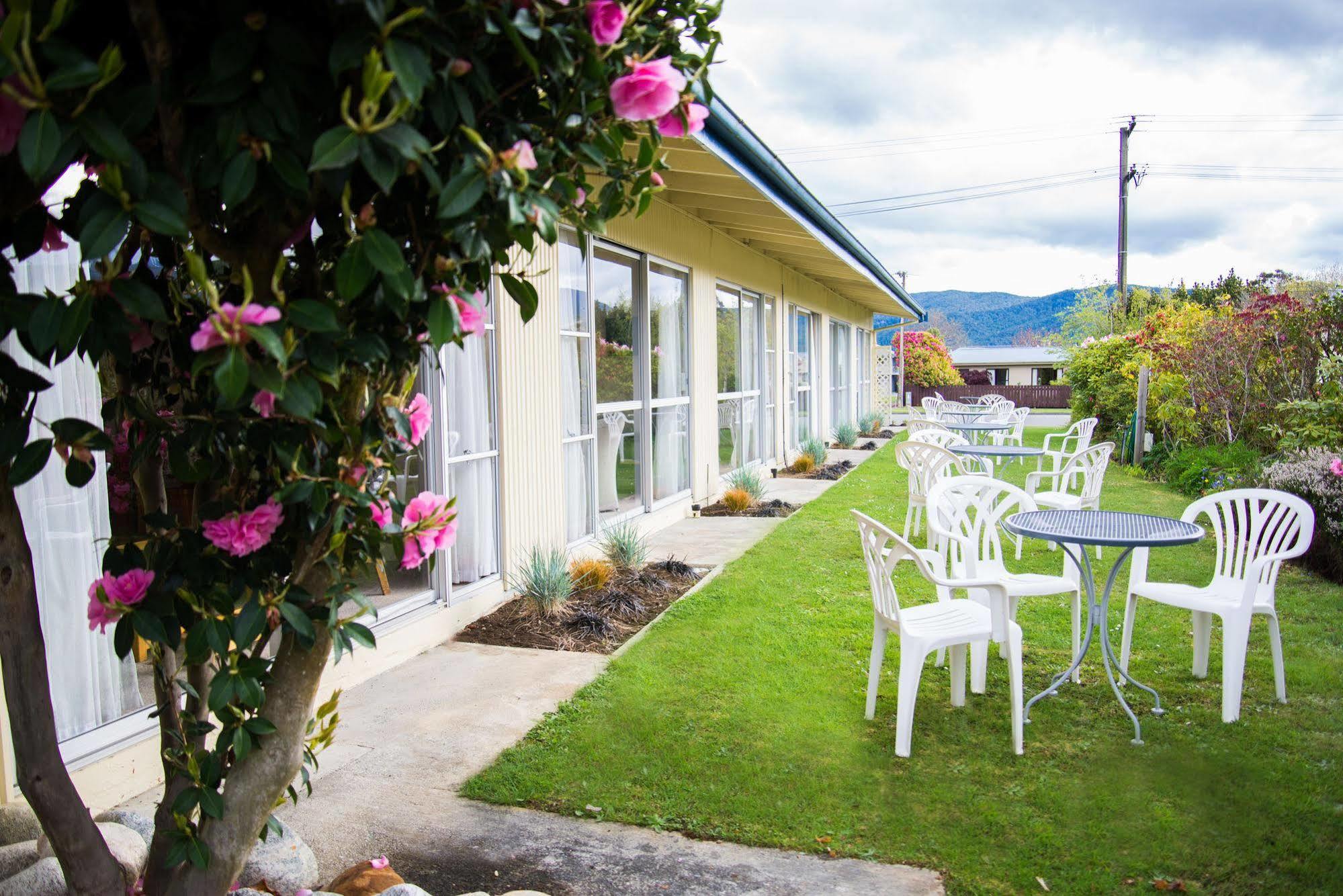 Alpenhorn Motel Te Anau Exterior photo